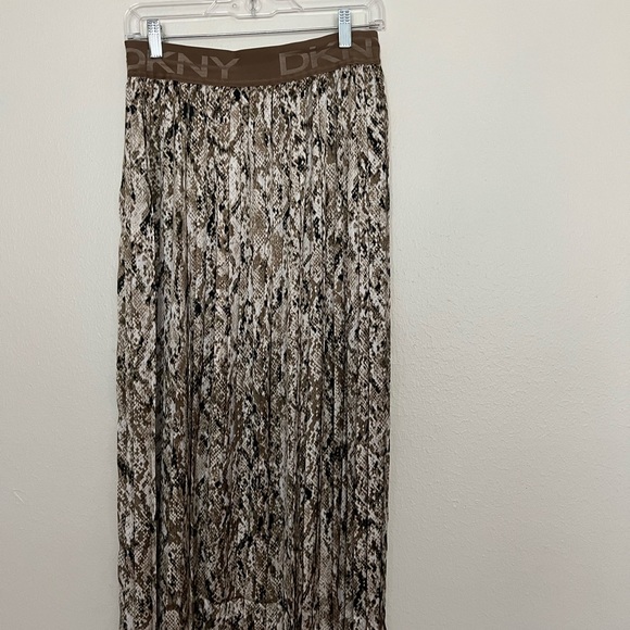 - DKNY leopard print long skirt - Picture 2 of 7